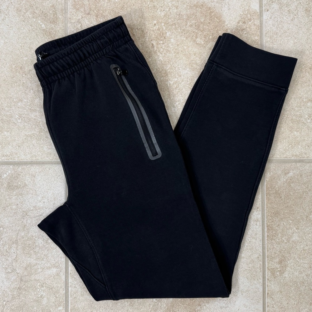 Old Navy Dynamic Fleece Jogger Sweatpants 
Color: Black
Size: XL (14-16)